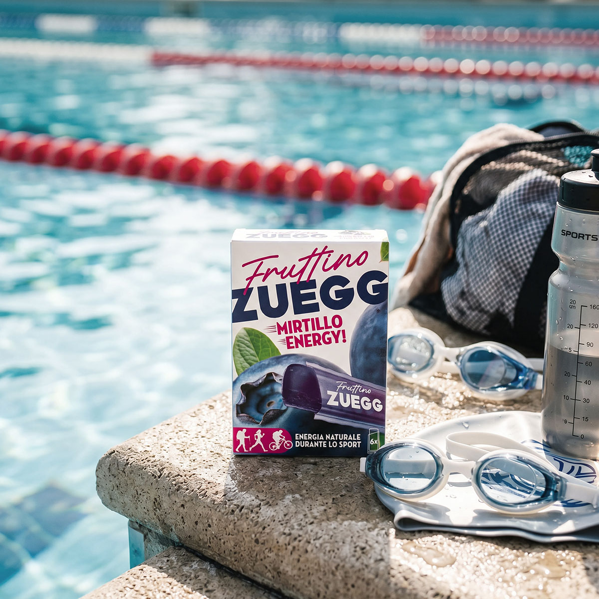 Packaging Fruttino Zuegg Mirtillo Energy — snack a base di frutta in contesto nuoto | Design Collective